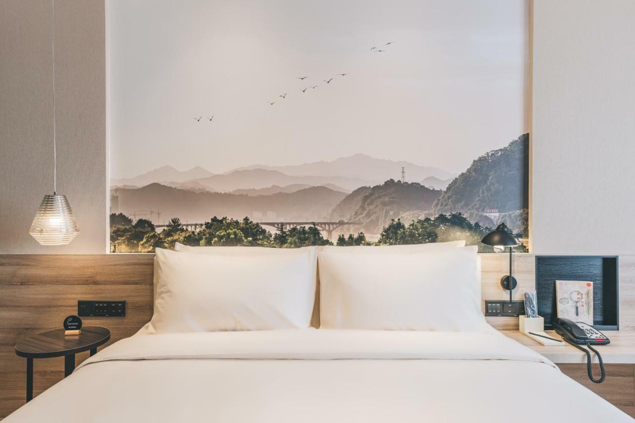 เอทัวร์ โฮเต็ล ไห่หนิง เลทเทอร์ซิตี้ หนานกวนเซียง Hotel Haining ภายนอก รูปภาพ